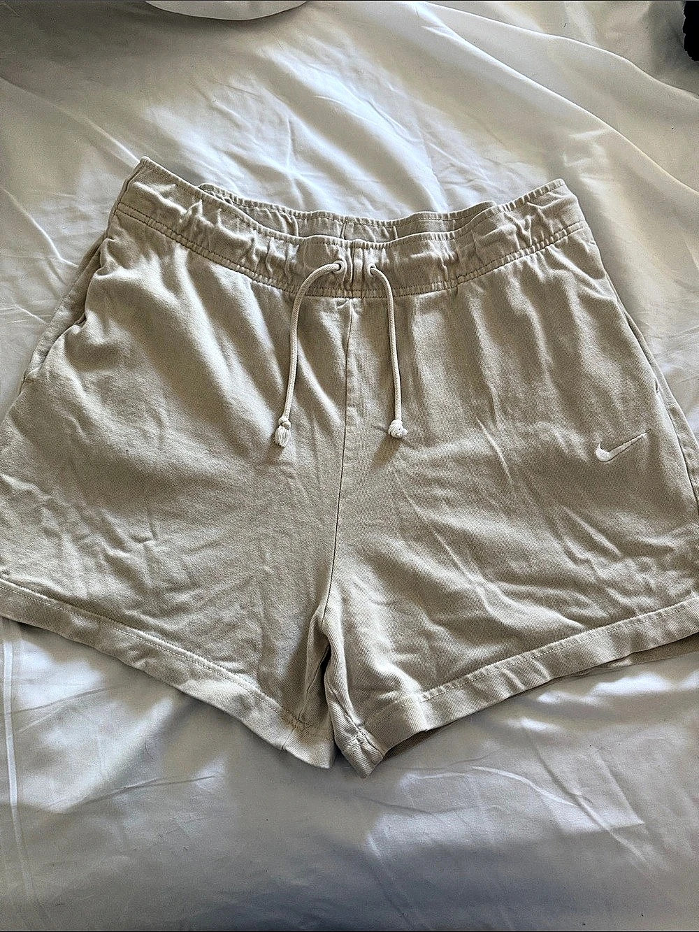 Nike Sportswear Club Baggy Athletic Shorts Beige Large